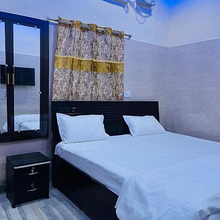 Saroja Paying Guest House Varanasi Exteriör bild