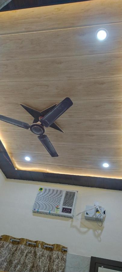 Saroja Paying Guest House Varanasi Exteriör bild