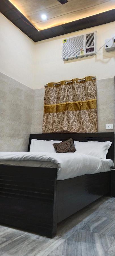 Saroja Paying Guest House Varanasi Exteriör bild