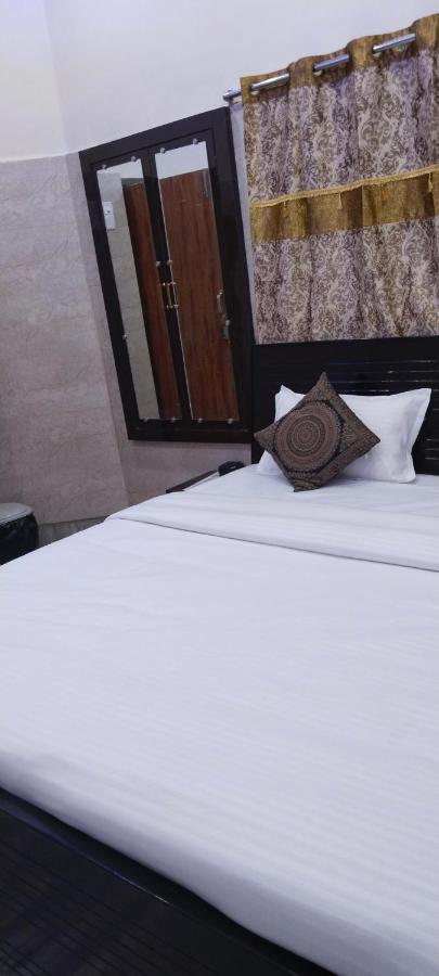 Saroja Paying Guest House Varanasi Exteriör bild