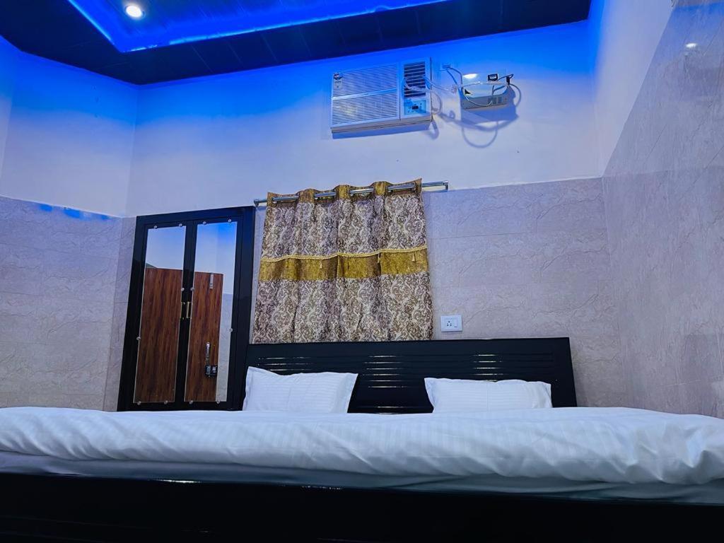 Saroja Paying Guest House Varanasi Exteriör bild
