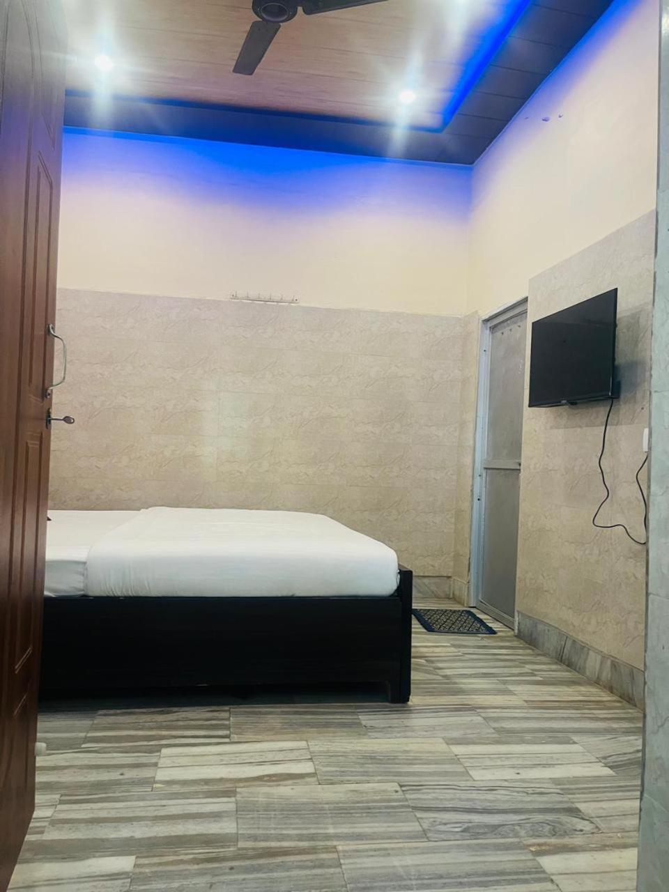 Saroja Paying Guest House Varanasi Exteriör bild