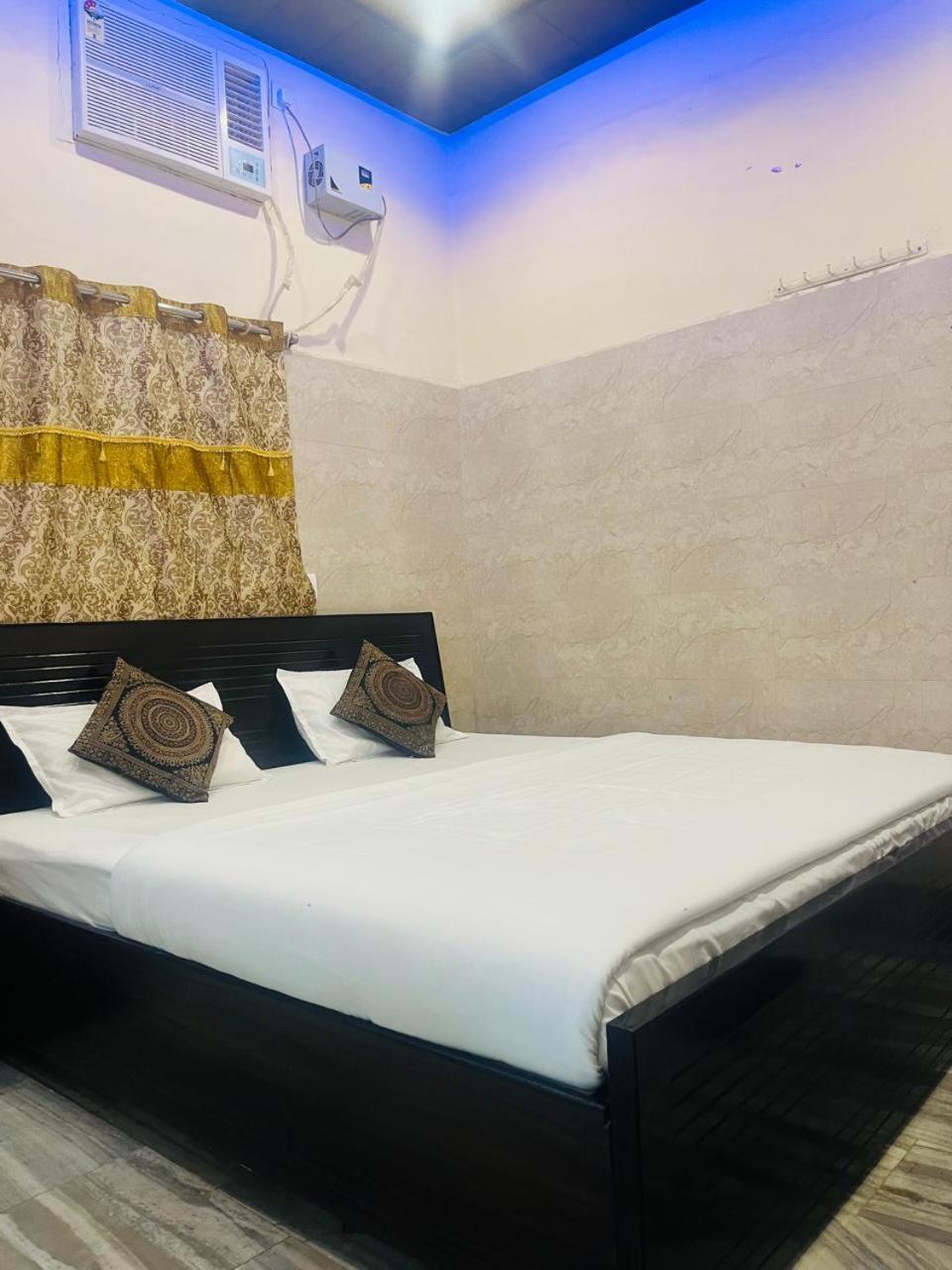 Saroja Paying Guest House Varanasi Exteriör bild